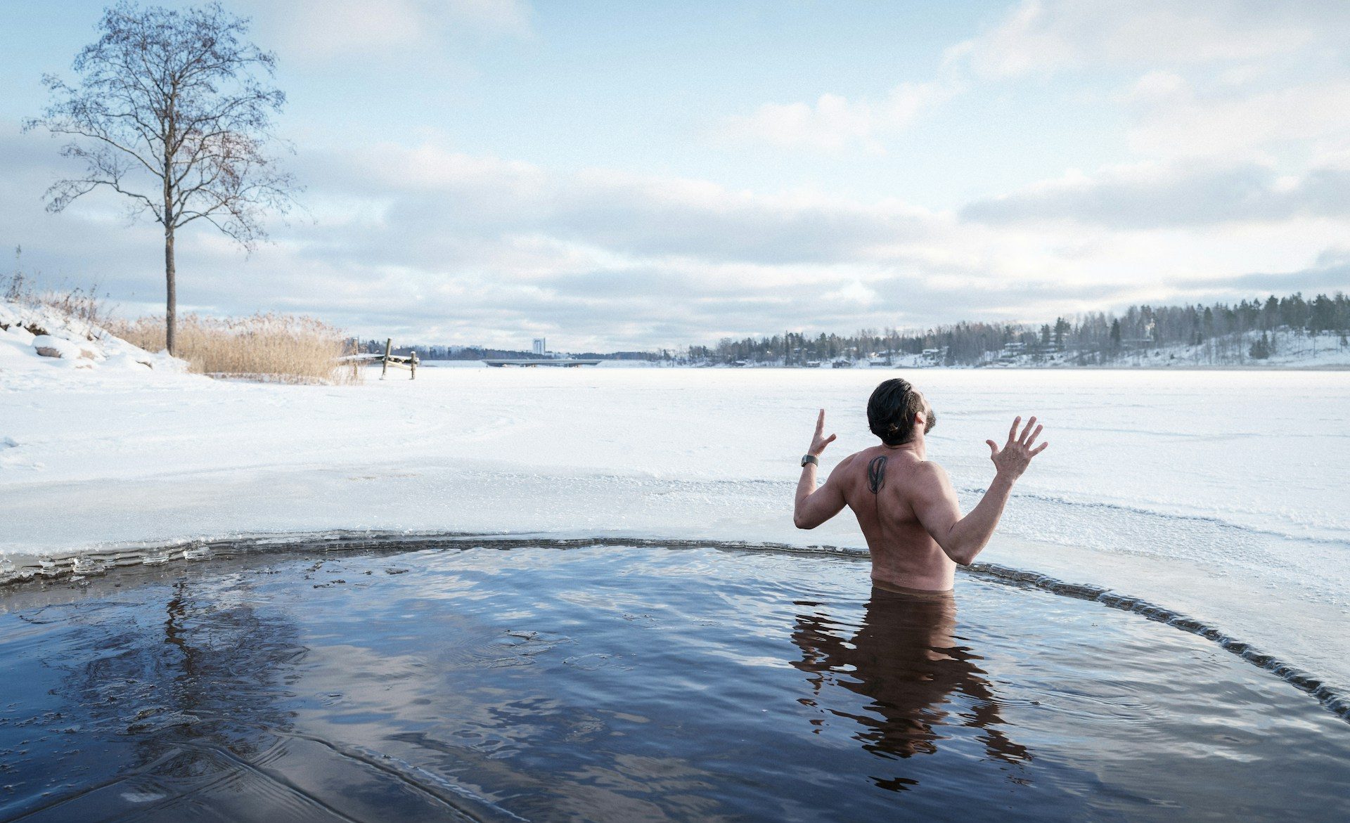 Meer geluk door het nemen van een ijsbad: 7 tips voor optimale voordelen