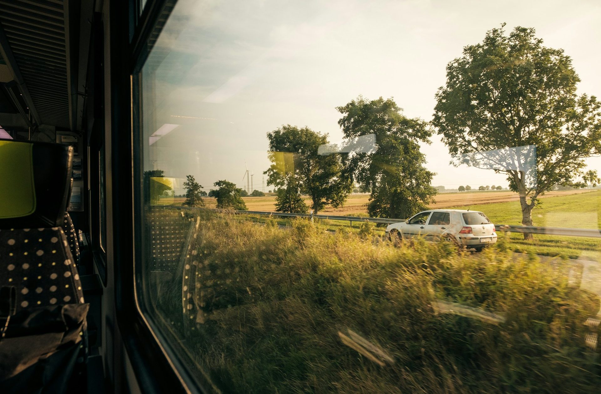 voordelen-nadelen-reizen-bus-en-trein-puurvangeluk