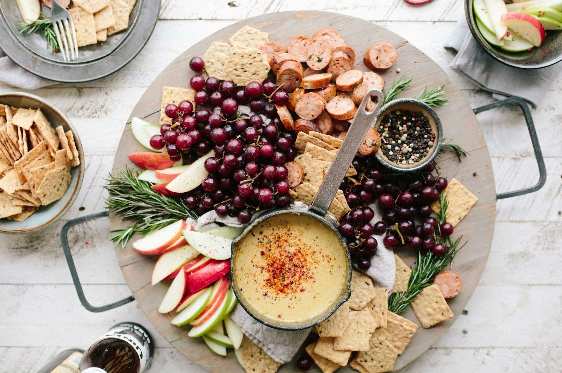 Dit zijn de leukste ideeën om thuis een gezellige avond met borrelhapjes te organiseren